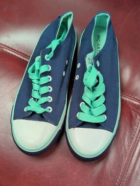 Mcarthur Canvas Low-Top Sneakers in Navy with Mint Accents Size 38